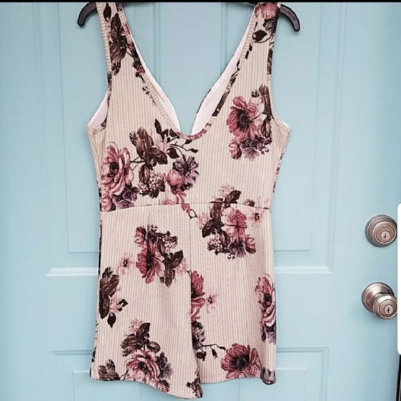 Last one!! LG Floral Tan Herringbone Romper - Picture 5 of 6